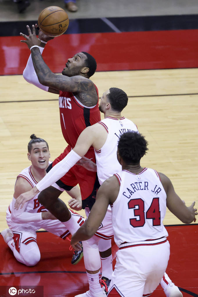 爱游戏-猛龙爆冷火箭，拉文统治全场的简单介绍