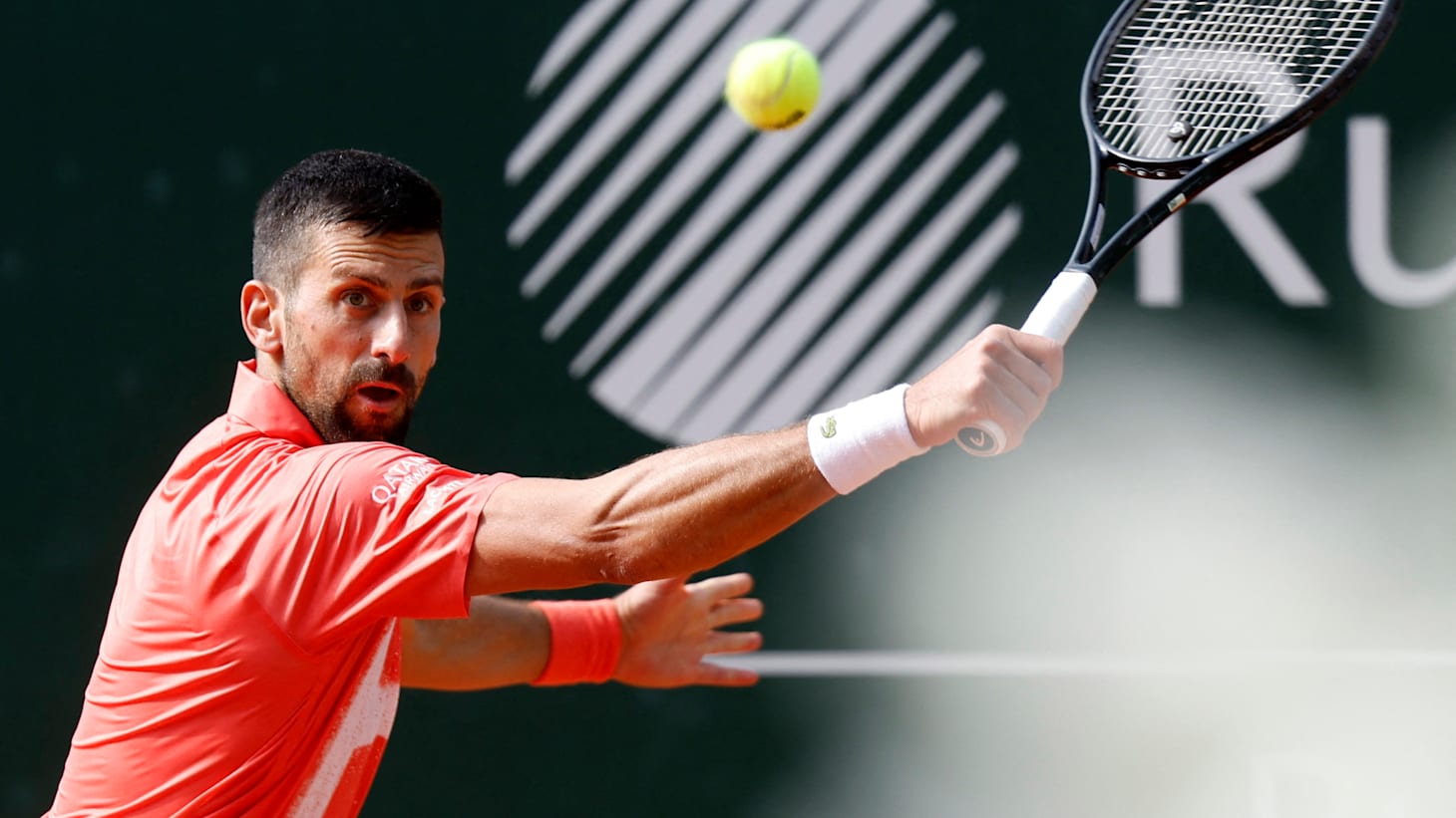 世界网球队绝杀西班牙网球队，德约科维奇关键制胜的简单介绍