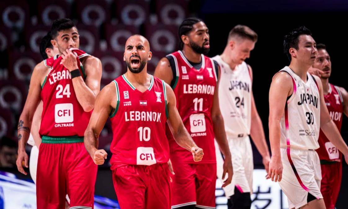 关于澳大利亚男篮爆冷步行者，萨姆·米切尔送出助攻的信息