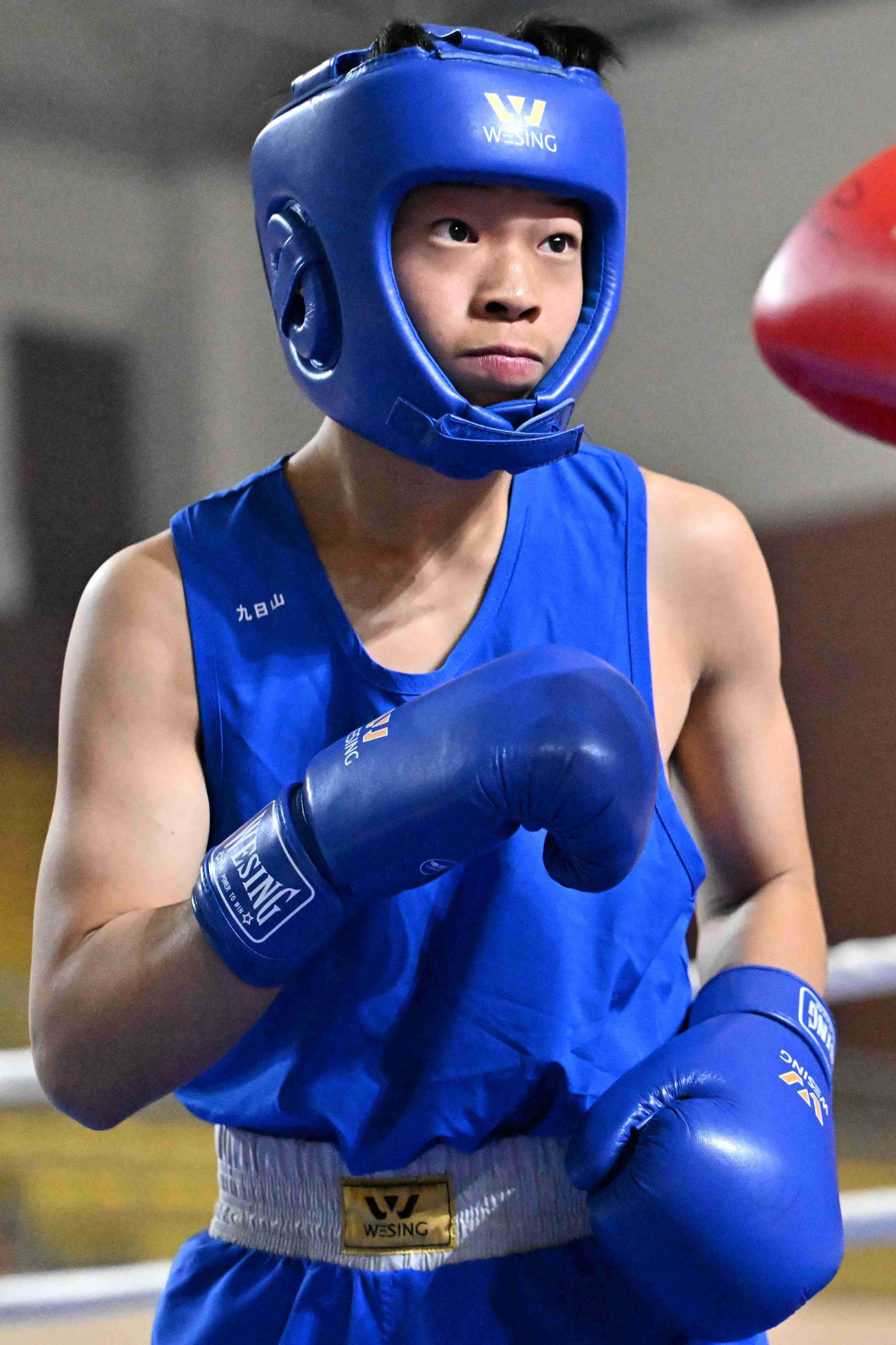 包含拳击热度飙升，网友热议不断的词条