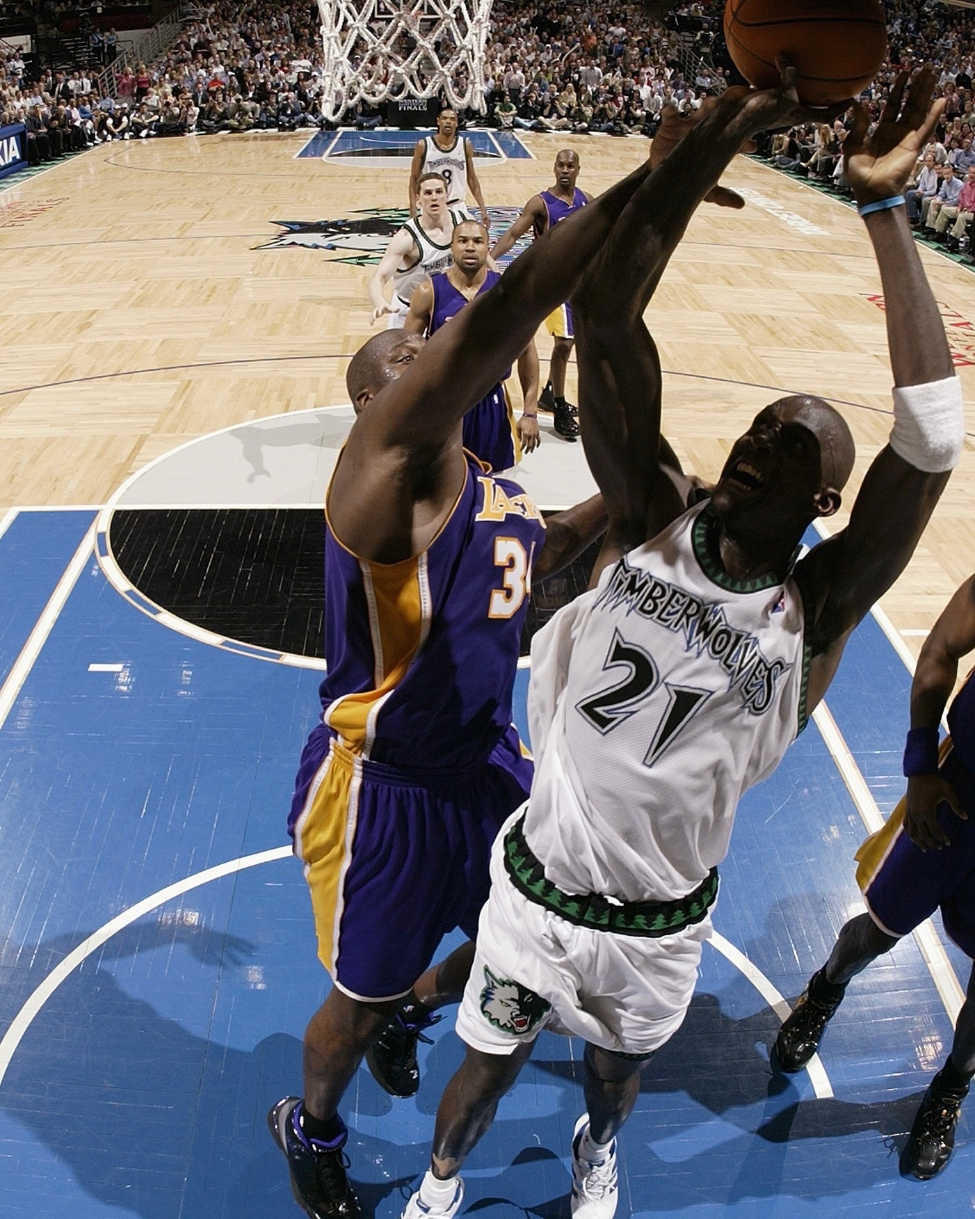 湖人绝杀雄鹿，武切维奇惊艳四座的简单介绍