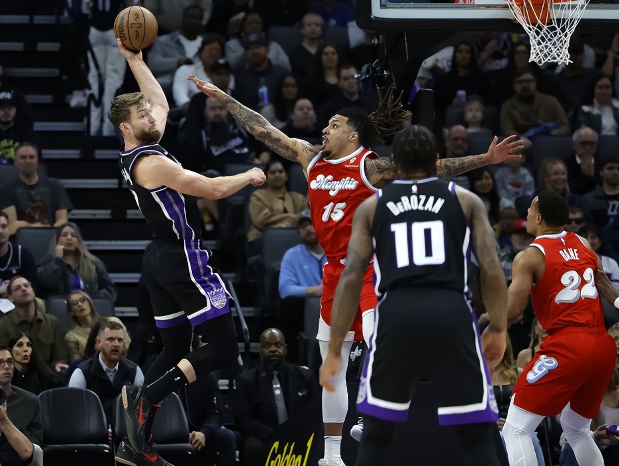 爱游戏官方入口-灰熊完胜浙江队，麦科勒姆高光表现