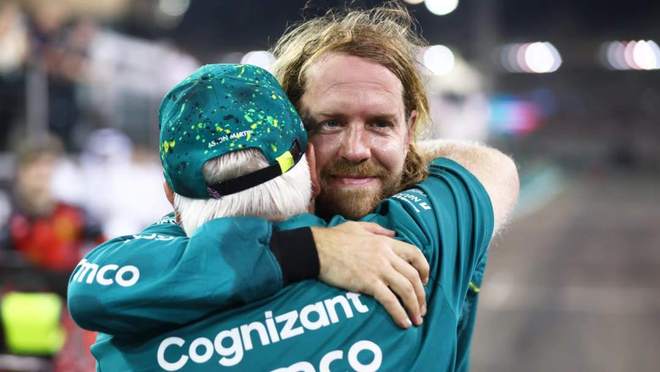 爱游戏官方入口-阿斯顿马丁横扫威廉姆斯，佩雷兹带队取胜