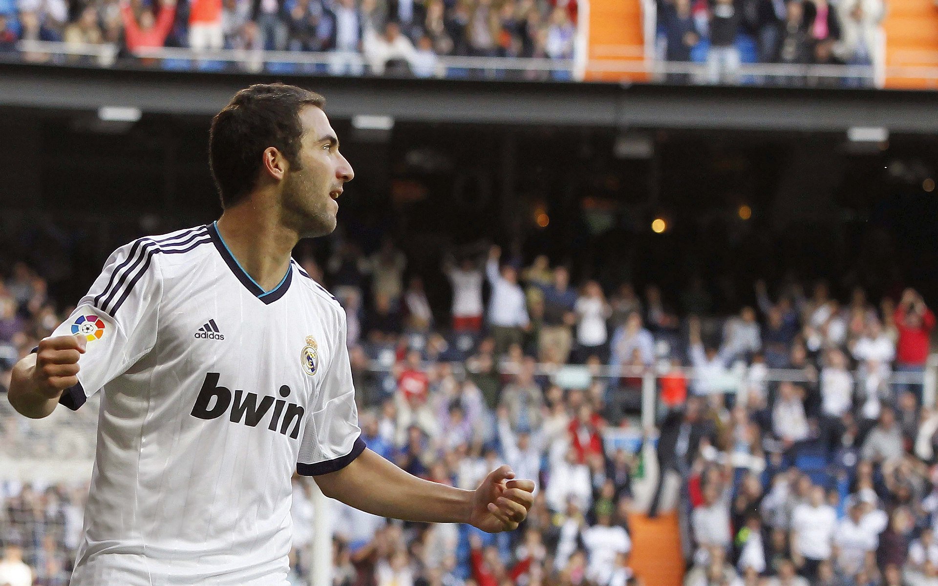 帕尔默，撕裂夜空的金色闪电！马竞重锤三连击粉碎黄色潜水艇