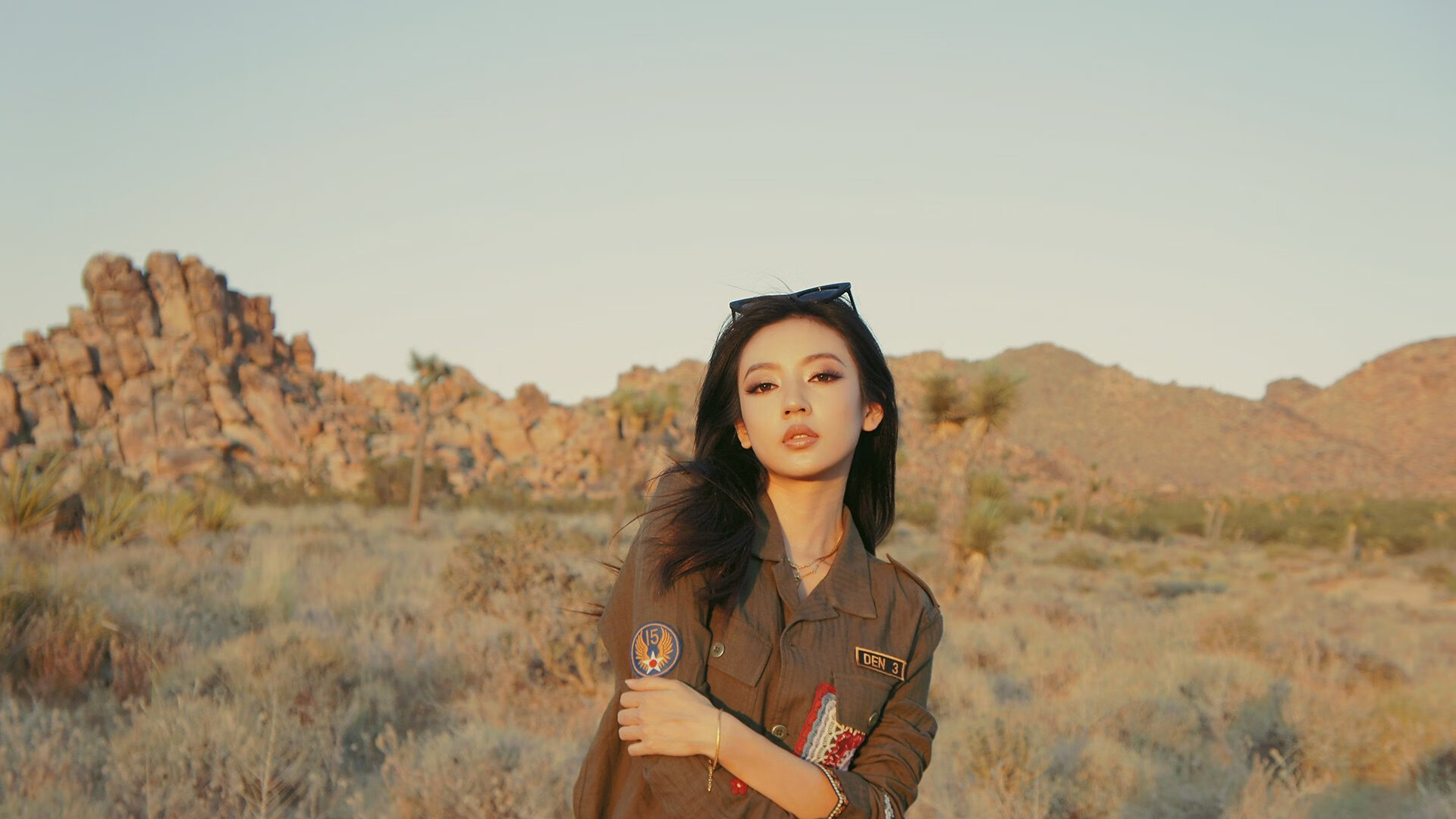 爱游戏官方-平行宇宙的篮球之夜，当金州勇士空降东莞，欧文在无人之境起舞